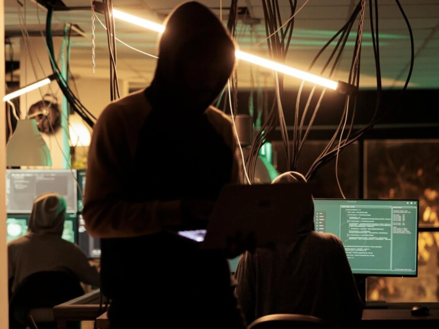 B&ecirc; Bối Hack M&aacute;y T&iacute;nh ở Italy: Bốn Người Bị Bắt, S&aacute;u Mươi Người Đang Bị Điều Tra