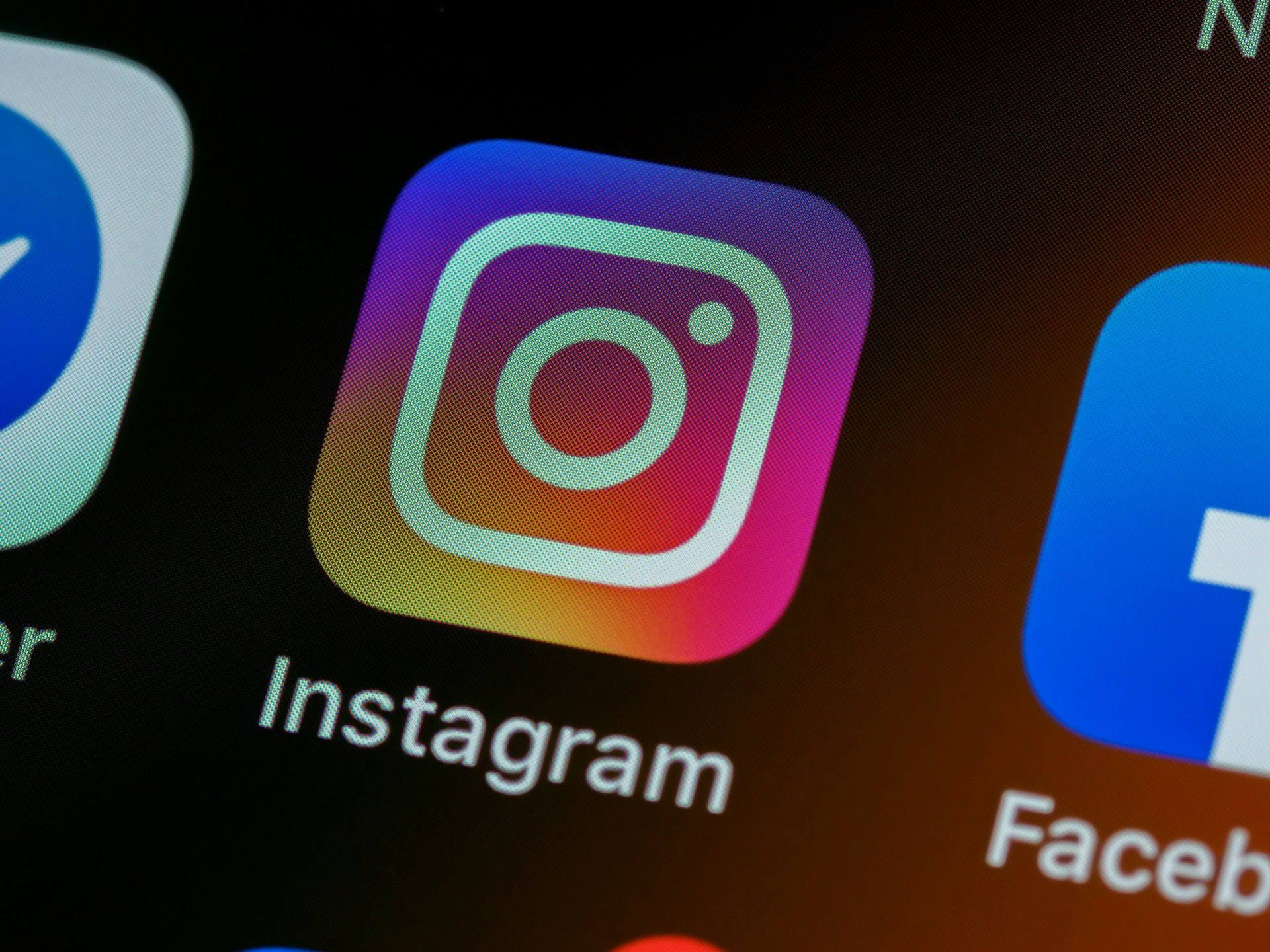 Meta Sa Thải Nh&acirc;n Vi&ecirc;n Tr&ecirc;n Nhiều Bộ Phận, Bao Gồm Instagram v&agrave; WhatsApp