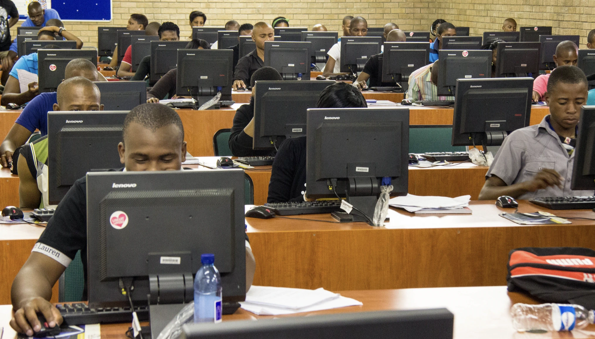 Nội Dung G&acirc;y Phiền To&aacute;i V&agrave; Mức Lương Thấp: C&ocirc;ng Nh&acirc;n Kenya L&ecirc;n Tiếng Về Sự Lợi Dụng Trong C&ocirc;ng Việc AI