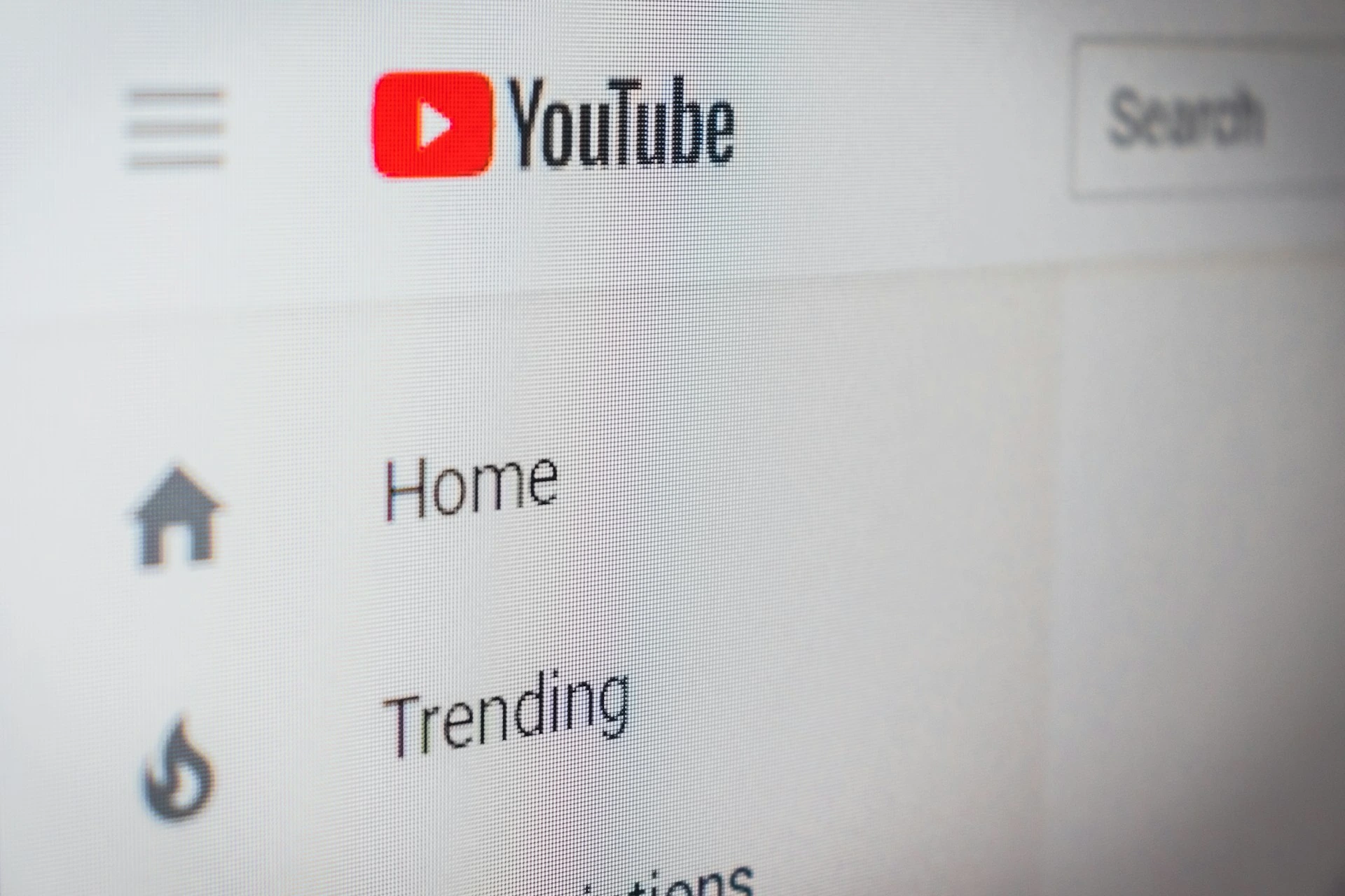 Nga Phạt Google V&igrave; Nội Dung Tr&ecirc;n YouTube Về Việc Đầu H&agrave;ng Qu&acirc;n Sự