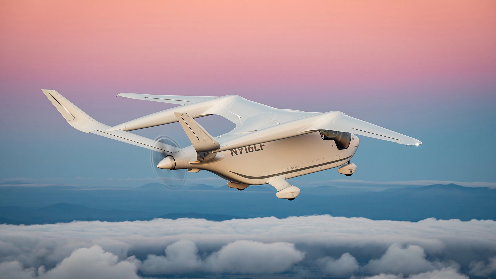 Beta Technologies Đ&aacute;p M&aacute;y Bay Điện Đầu Ti&ecirc;n Chở Kh&aacute;ch Tại S&acirc;n Bay New York